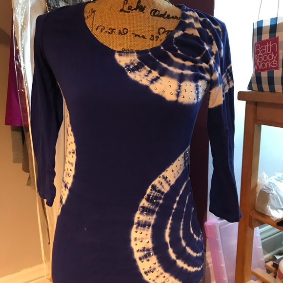 purple tie dyed pattern 3/4 length  sleeved tee. - Picture 5 of 5